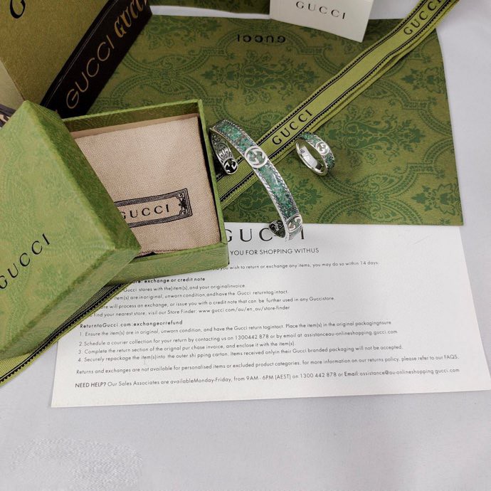 G*u*i bracelets